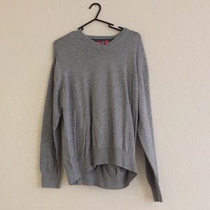 V-neck sweater (gray)